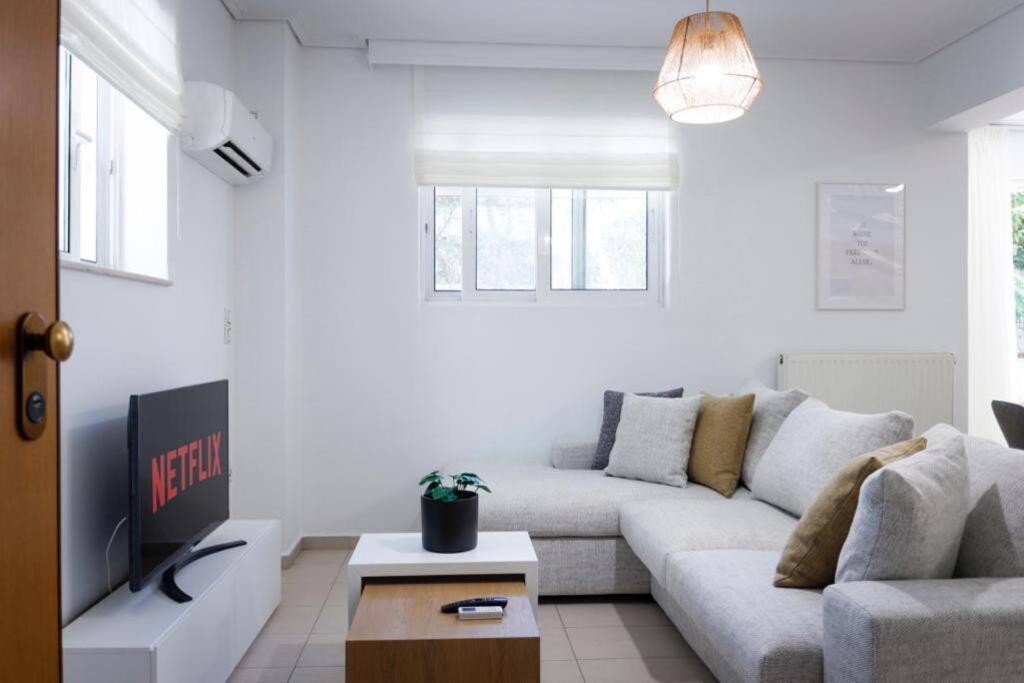 Pame Rentals - Cozy Glyfada Stay With Free Parking Aten Exteriör bild