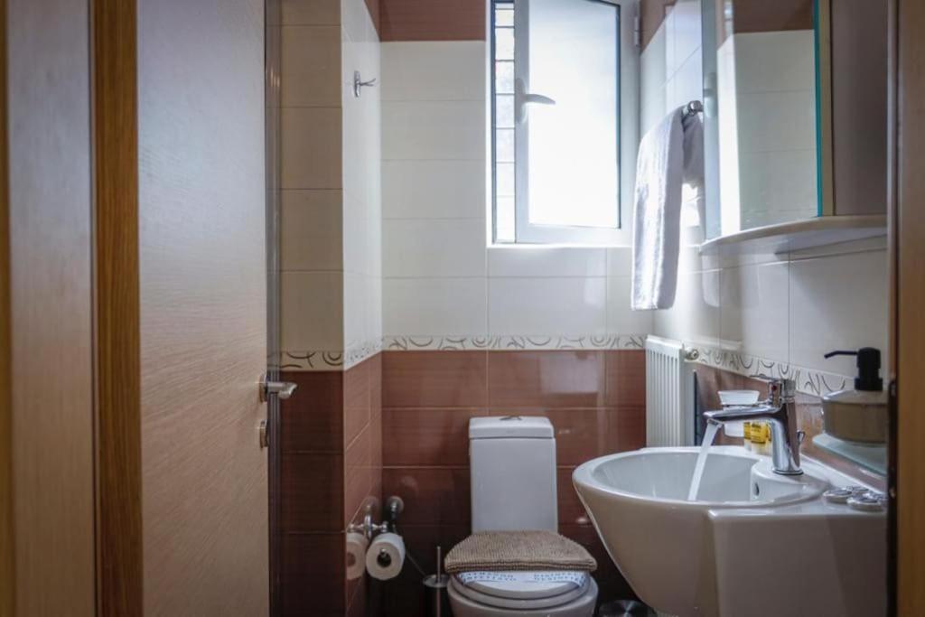 Pame Rentals - Cozy Glyfada Stay With Free Parking Aten Exteriör bild
